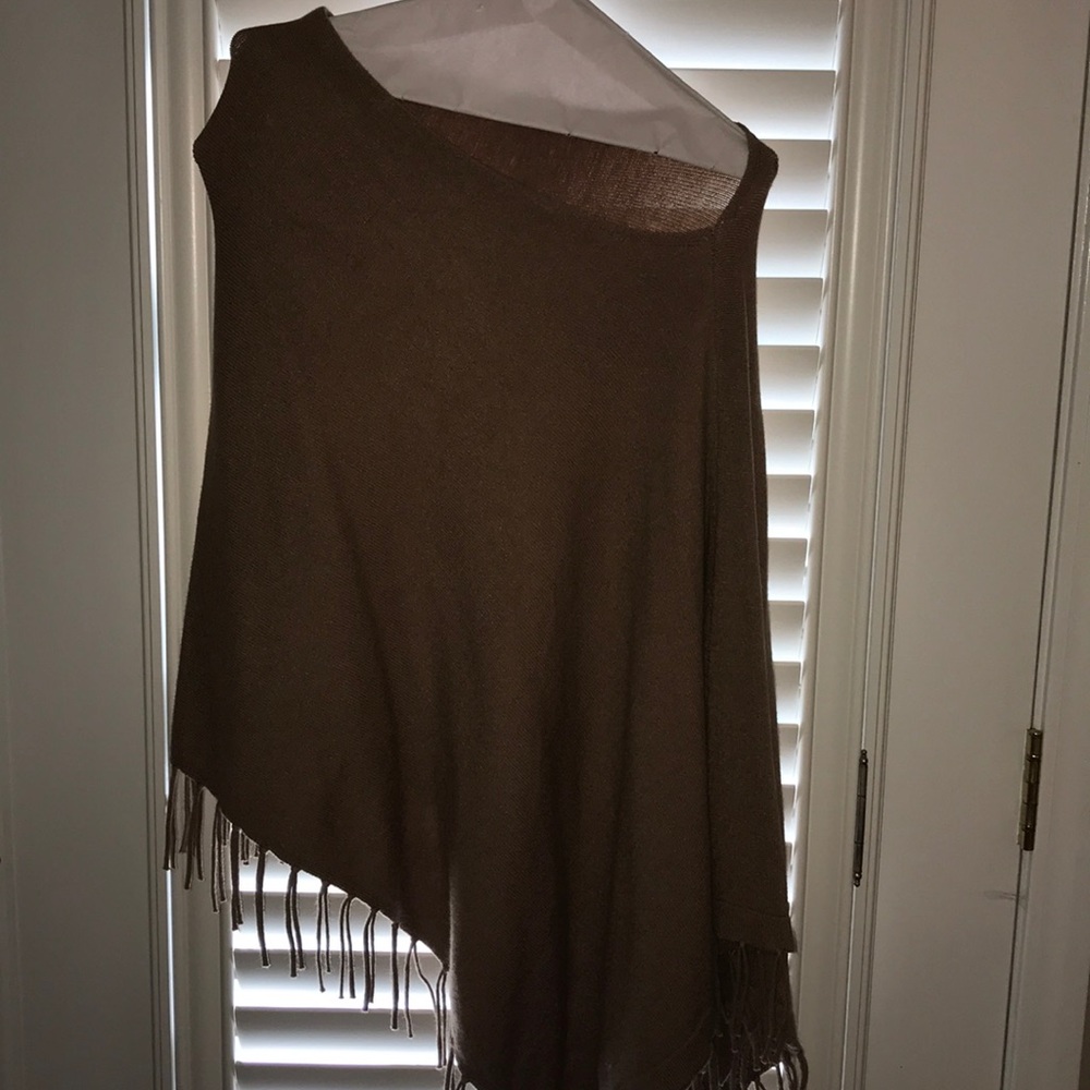 Poncho - Picture 3 of 3